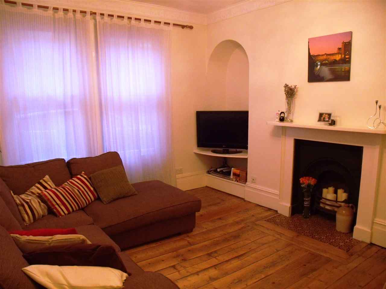 resized-2349823-sitting room 3.jpg